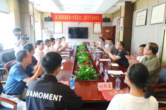 yh86银河国际集团奖励新洲一中2020年荣录北大、清华学子活动仪式圆满举行